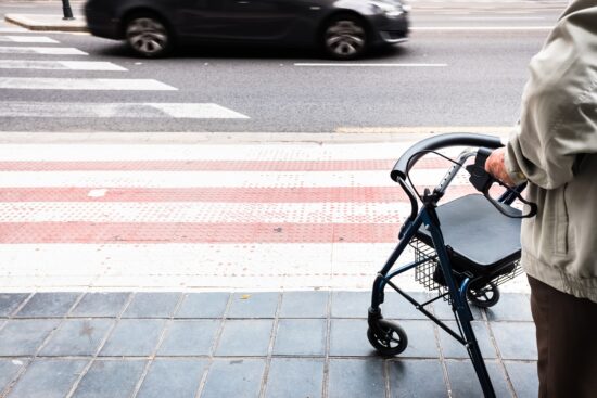 Les personnes âgées et la traversée de la route